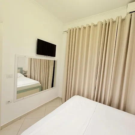 Holiday Rooms Shengjin *